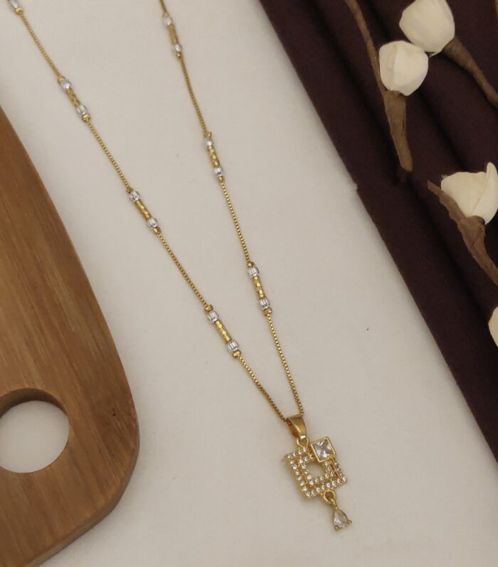 Royal Fascination Cushion-Cut Pendant Chain