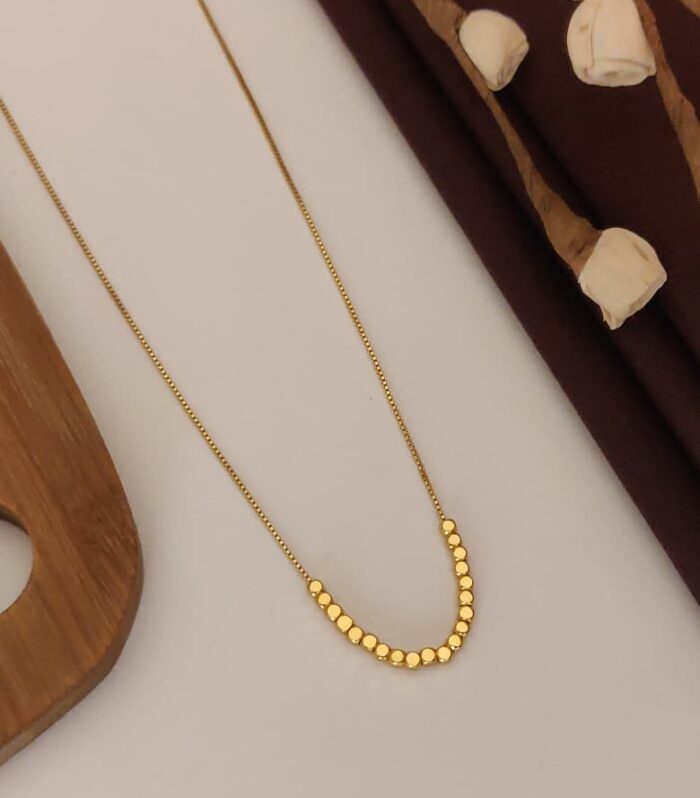Golden Touch Jewel | The Luxe Geometric Cube Strand