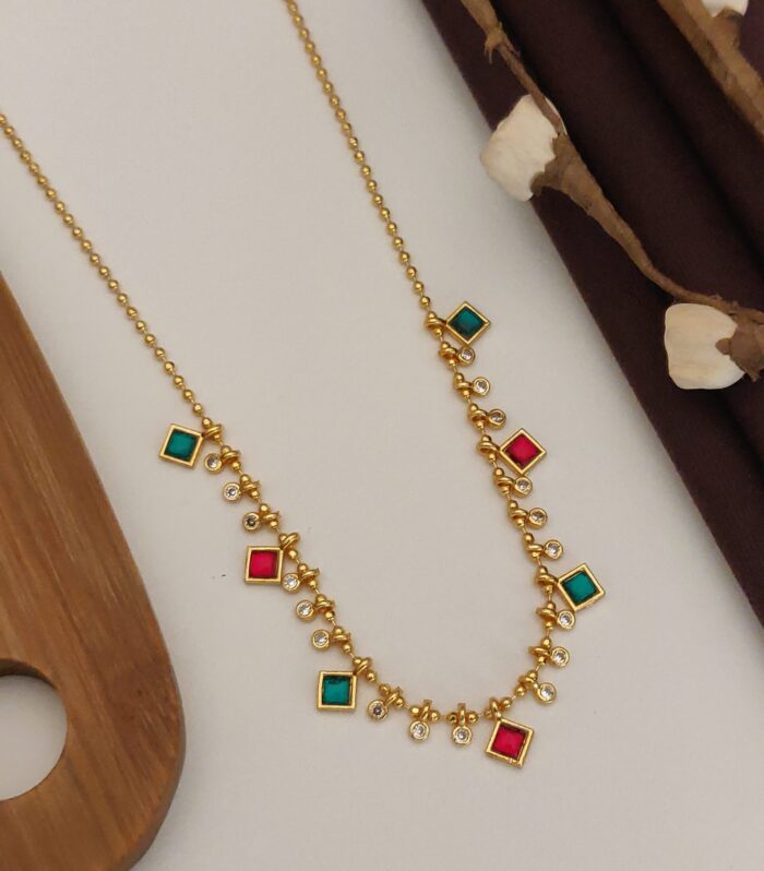 Emerald Square Motif Sleek Necklace