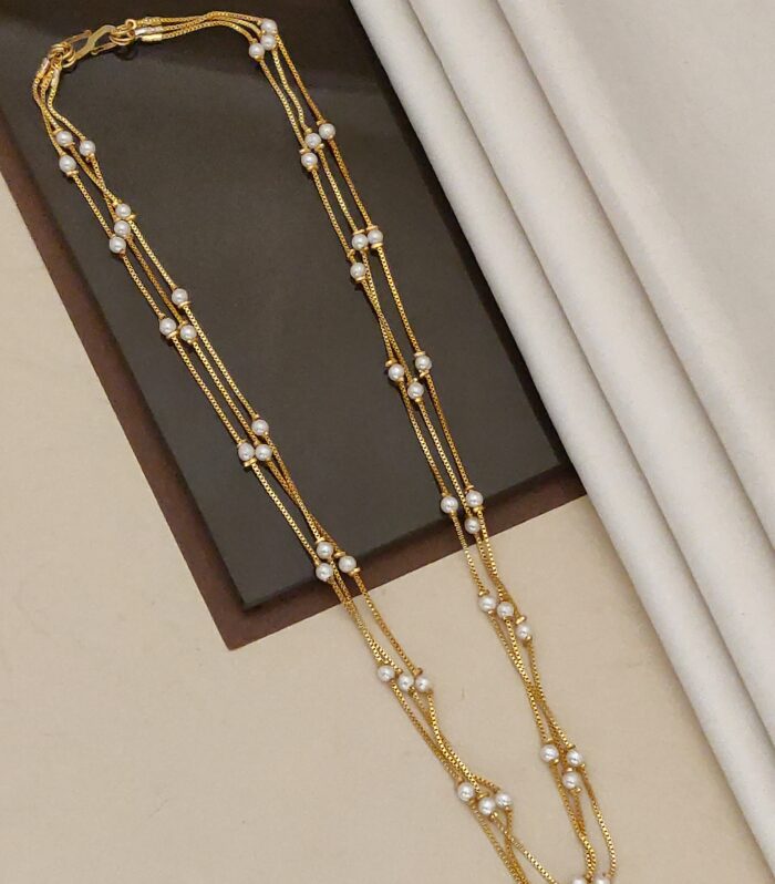 Classic tripel-Strand Pearl Bead Necklace